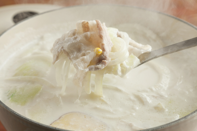 鍋に大好きなとろろ芋やトマトを入れてみた 新しい発見が楽しい 変わり鍋 スープ 具材7選 ほほえみごはん 冷凍で食を豊かに ニチレイフーズ