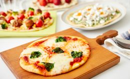 【ピザ生地レシピ】簡単な作り方！イーストなしのクリスピーで冷凍もOK