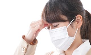 マスクの女性の写真