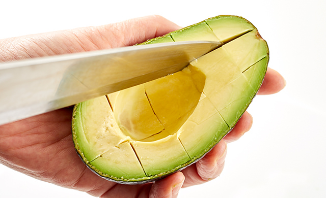 アボカドの切り方 完全ガイド サイコロも輪切りも安全 キレイに ほほえみごはん 冷凍で食を豊かに ニチレイフーズ アボカドの切り方 完全ガイド サイコロも輪切りも安全 キレイに ほほえみごはん 冷凍で食を豊かに ニチレイフーズ