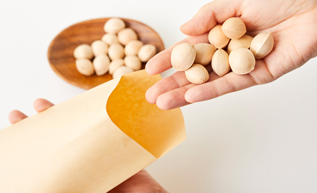 銀杏の食べ方ガイド レンジと紙封筒で簡単に下処理 殻むきができる ほほえみごはん 冷凍で食を豊かに ニチレイフーズ