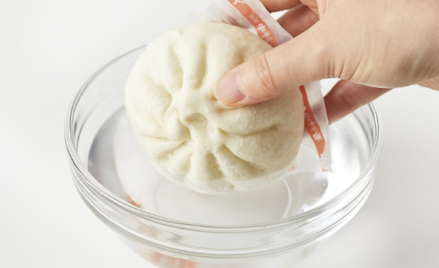 プロが検証 冷凍肉まんの解凍は マグカップ でレンチンが新常識 ほほえみごはん 冷凍で食を豊かに ニチレイフーズ