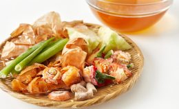【野菜だしの作り方】玉ねぎの皮など「野菜くず」を捨てずに美味しく活用！