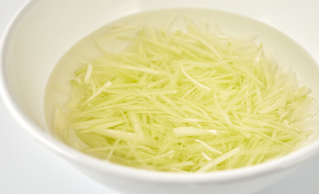 青パパイヤの食べ方 下ごしらえ 保存を完全ガイド ソムタム レシピも ほほえみごはん 冷凍で食を豊かに ニチレイフーズ