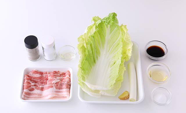 白菜と豚肉の甘辛炒めの全材料の写真