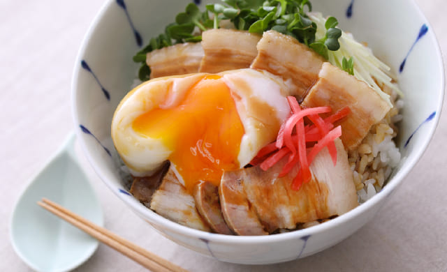 チャーシュー丼の完成写真