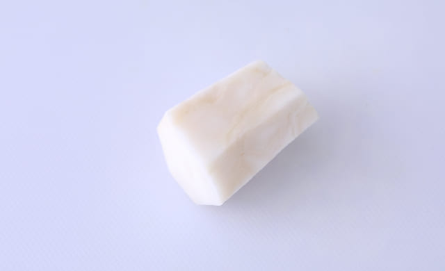 皮をむいたカリフラワーの茎