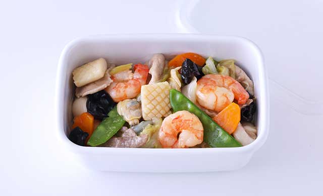 冷蔵用保存容器に入れた八宝菜の写真