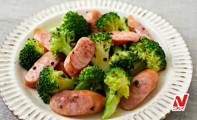 ブロッコリーとソーセージのソテーの写真