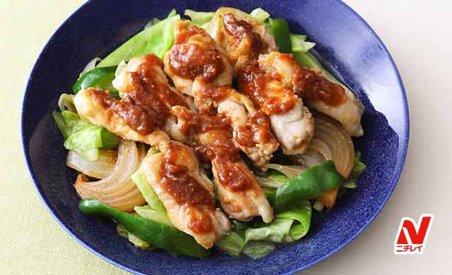 鶏もも肉とキャベツの蒸し焼きの写真