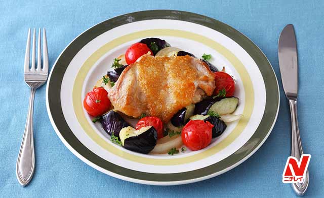 鶏もも肉のソテーなす添えの写真